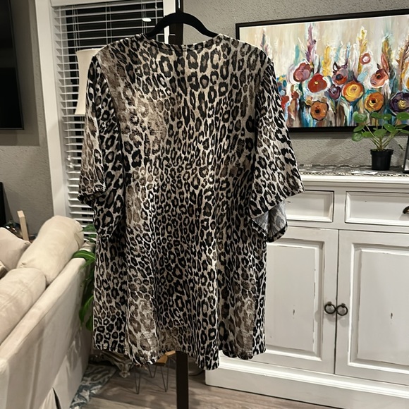 Gilmour Animal Print Kimono. Size M - Picture 3 of 4